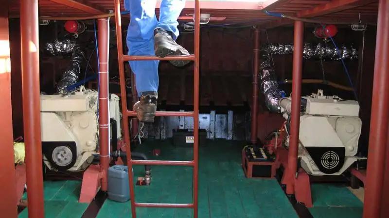 Kapal kerja untuk dijual