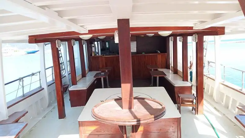 Kapal pelayaran untuk dijual