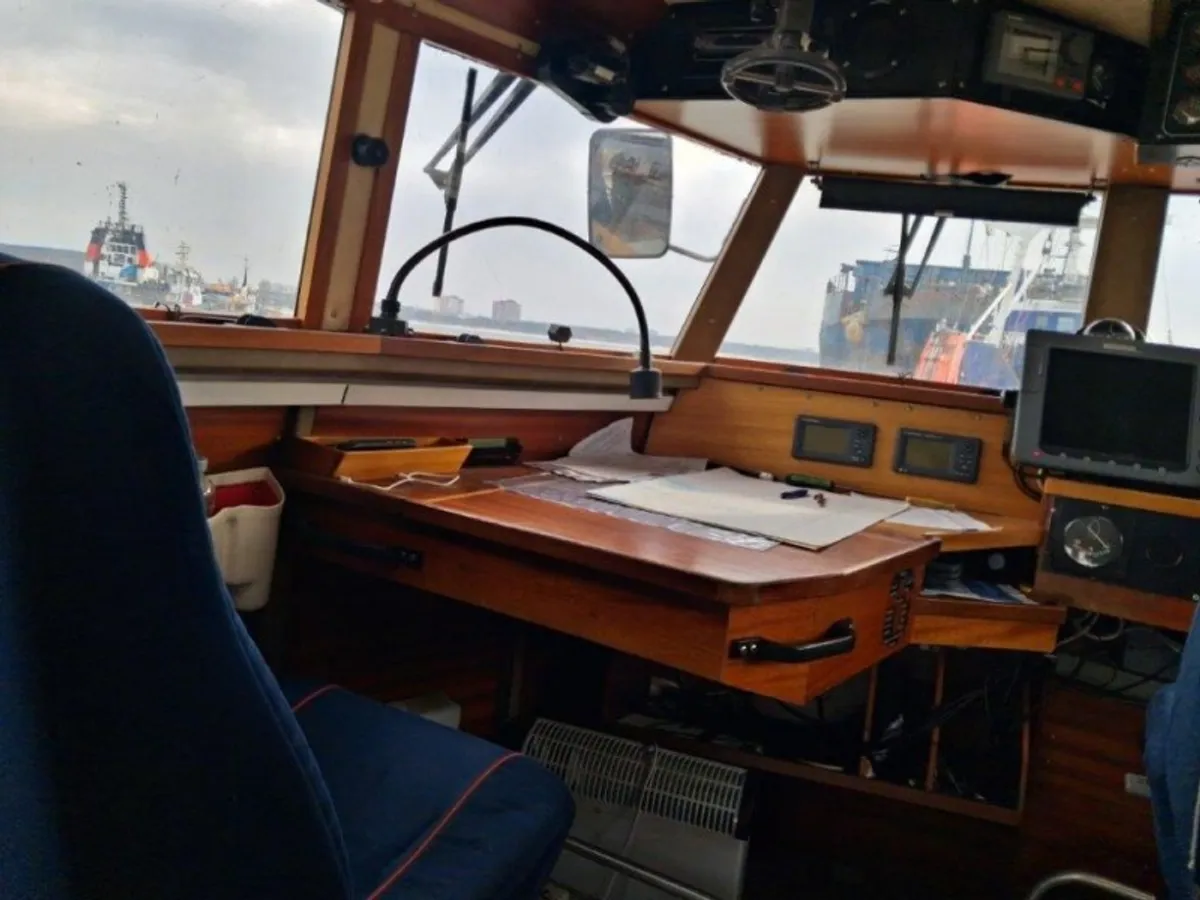 Kapal kerja untuk dijual