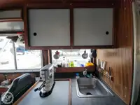 Kapal penyelamat untuk dijual