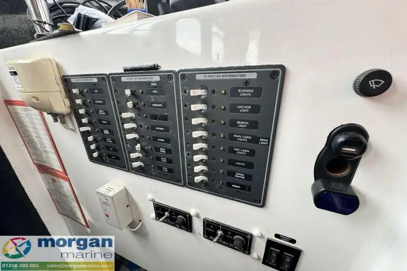 Kapal kerja untuk dijual