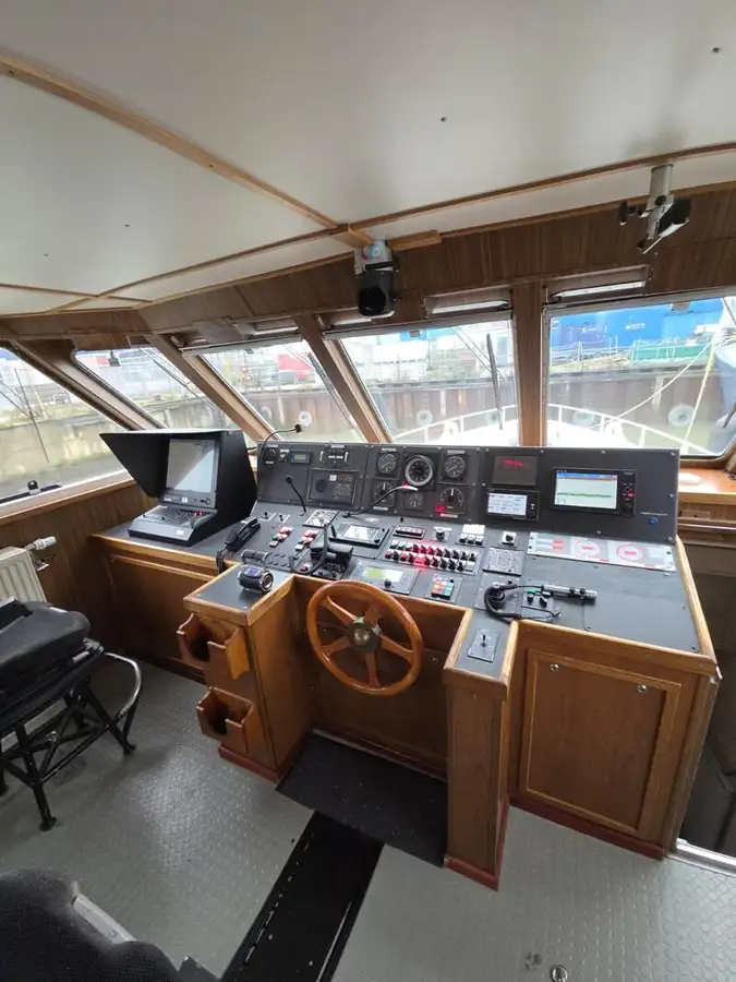 Kapal rondaan untuk dijual