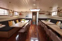 Hotel terapung untuk dijual