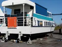 Kapal pelayaran untuk dijual