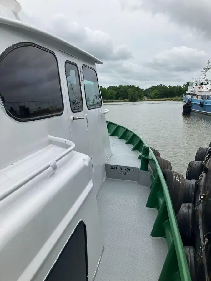 Kapal anak kapal untuk dijual