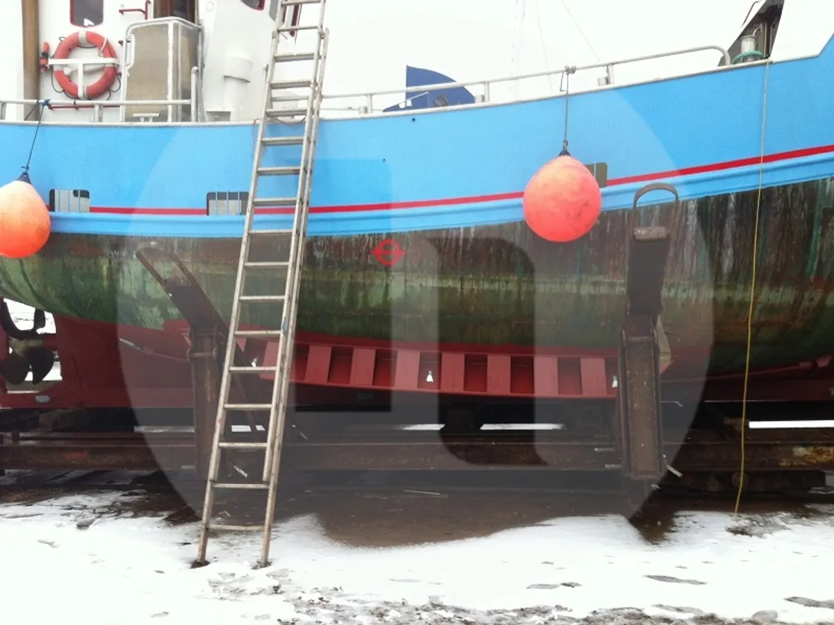 Kapal memancing untuk dijual
