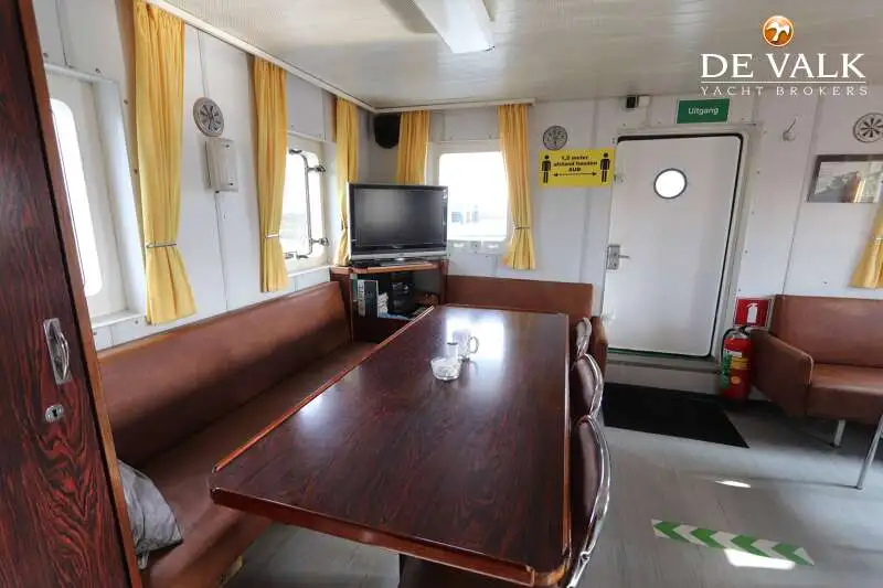 Hotel terapung untuk dijual