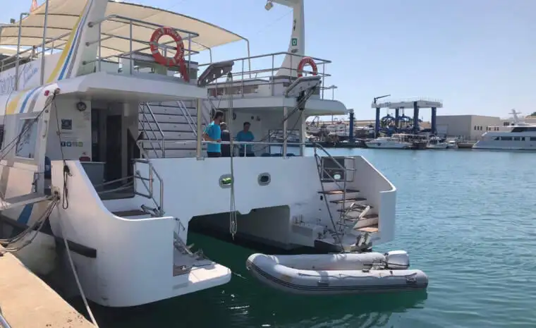 Kapal feri untuk dijual