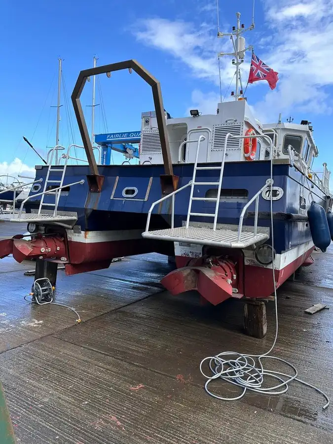 Kapal tinjauan untuk dijual