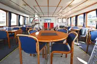 Kapal pelayaran untuk dijual