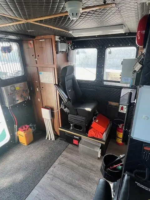 Kapal rondaan untuk dijual
