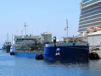 Oil/Chemical tanker untuk jualan