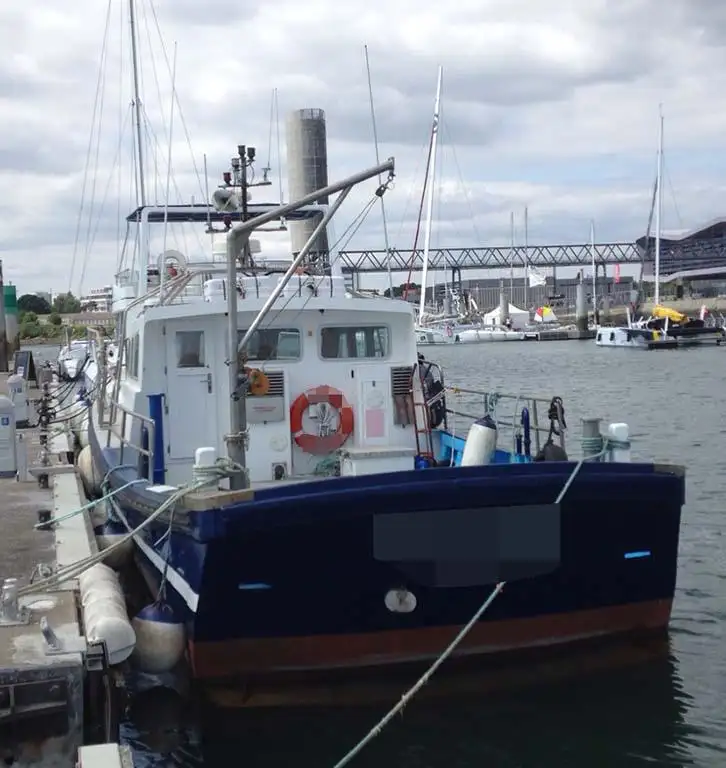 Kapal kerja untuk dijual