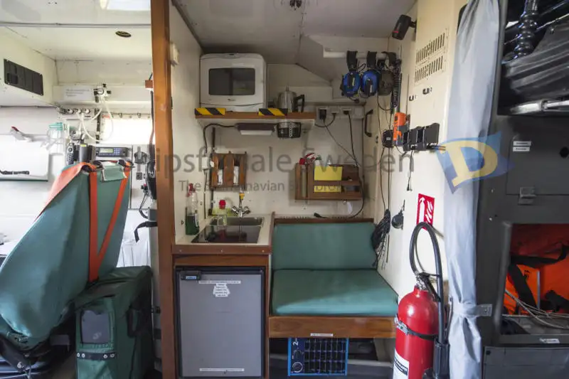 Kapal penyelamat untuk dijual
