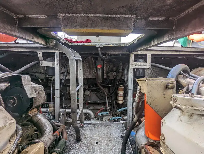 Kapal kerja untuk dijual
