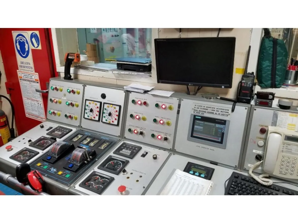 Kapal penyelidik untuk dijual