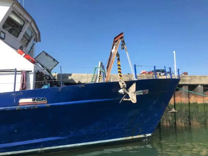Kapal kerja untuk dijual