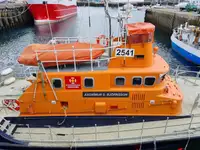 Kapal penyelamat untuk dijual