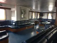 Kapal feri untuk jualan
