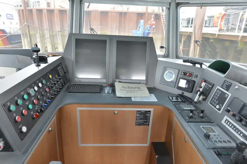 Kapal kerja untuk dijual