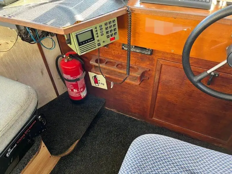 Kapal kerja untuk dijual