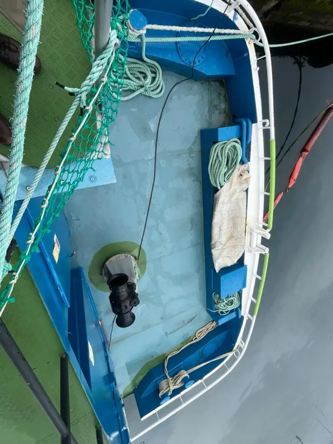 Kapal kerja untuk dijual