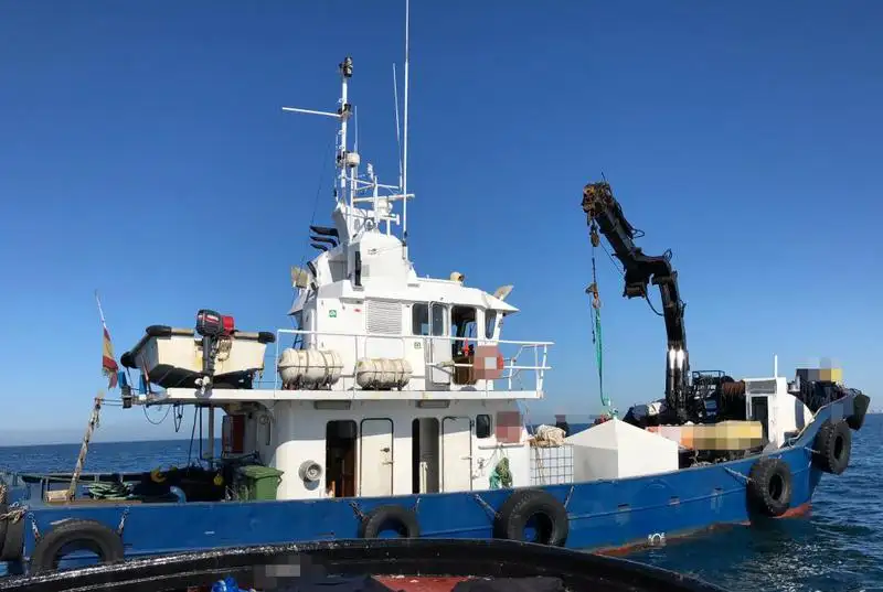 Kapal kerja untuk dijual