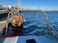 Kapal kerja untuk dijual