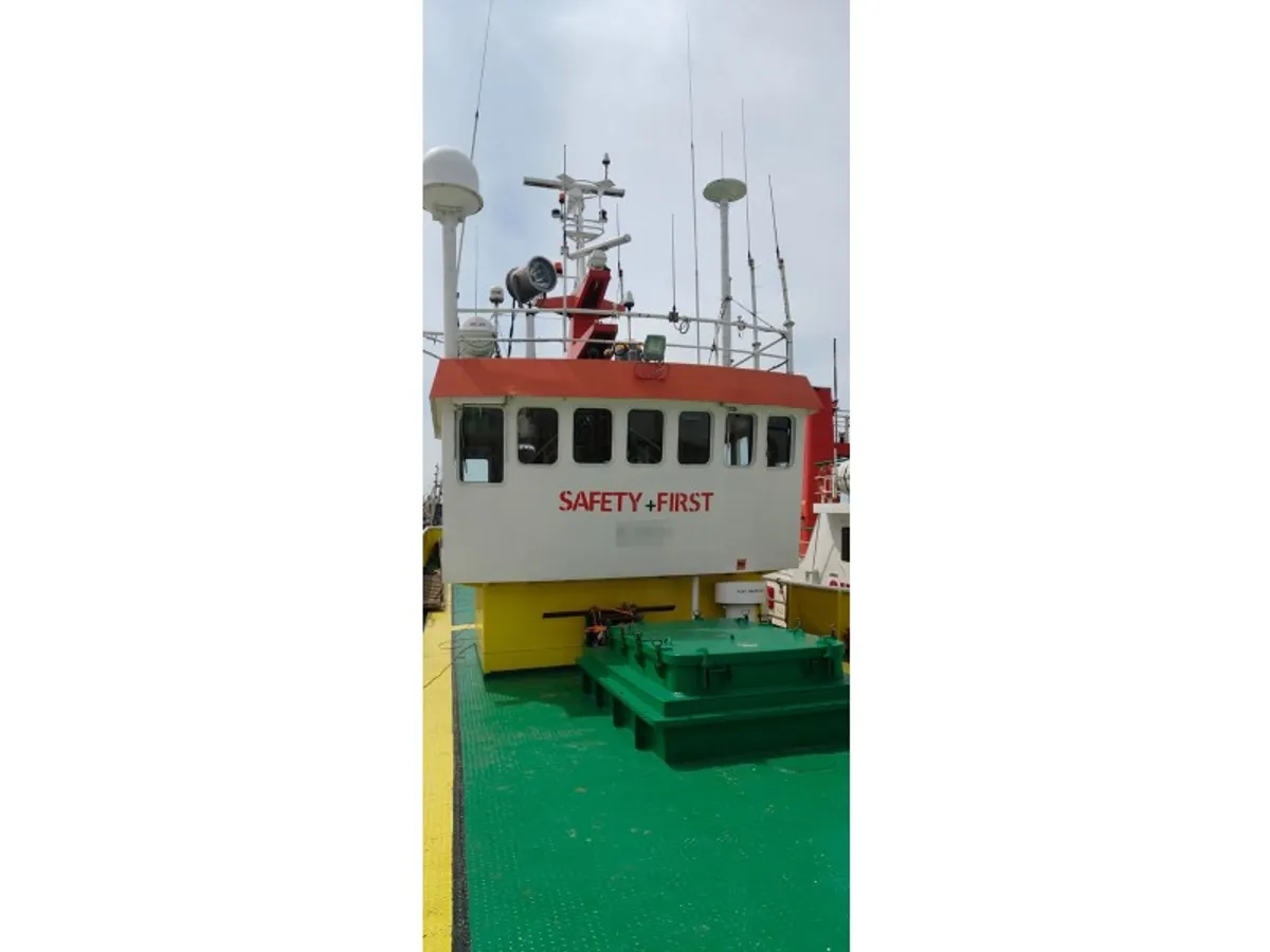 Kapal bekalan untuk dijual