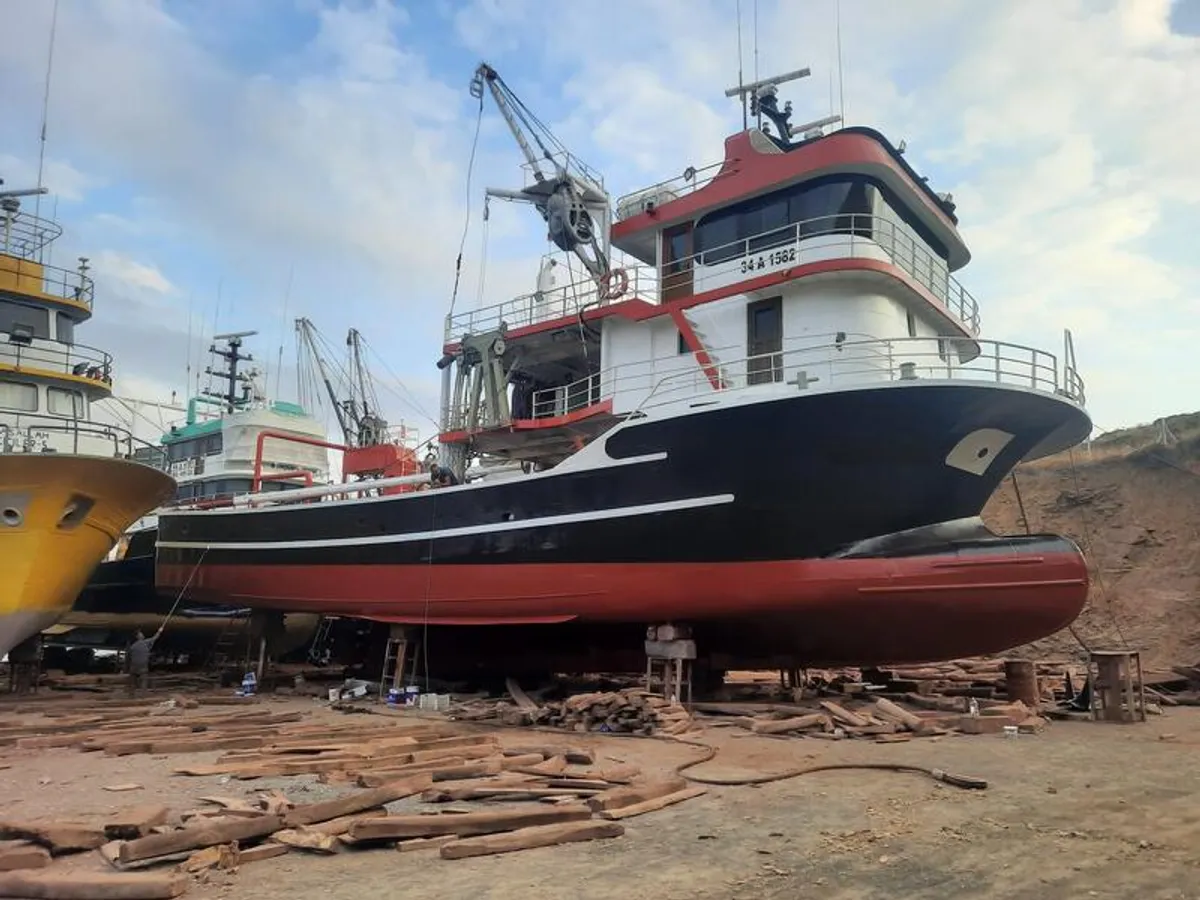 Kapal memancing untuk dijual