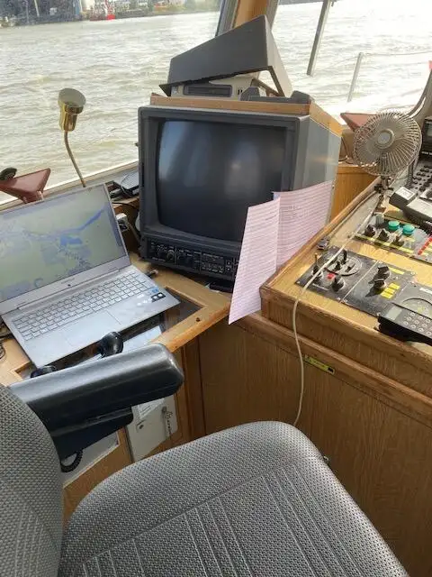 Kapal kerja untuk dijual