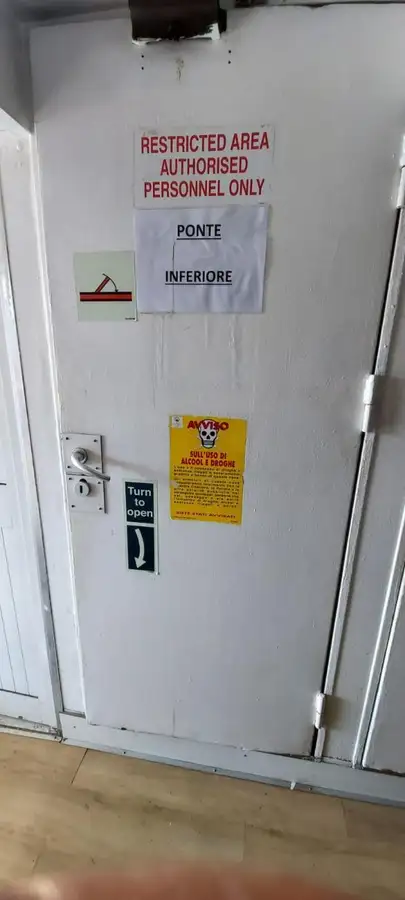 Kapal anak kapal untuk dijual