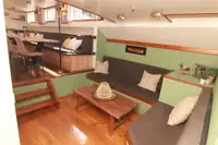Hotel terapung untuk dijual