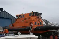 Kapal anak kapal untuk dijual