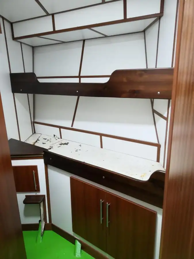 Kapal kerja untuk dijual