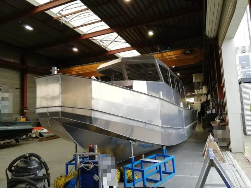 Kapal penyelamat untuk dijual