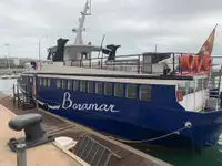 Kapal feri untuk dijual