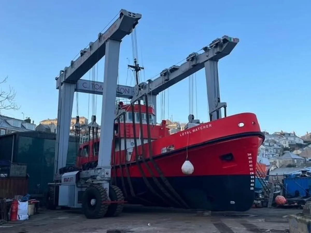 Kapal tinjauan untuk dijual