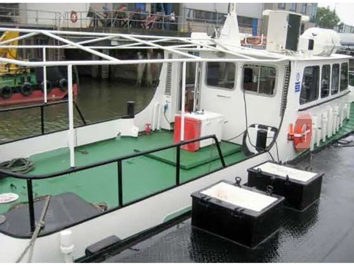 Kapal kerja untuk dijual