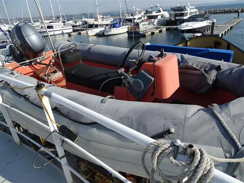 Kapal kerja untuk dijual