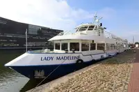 Kapal pelayaran untuk dijual