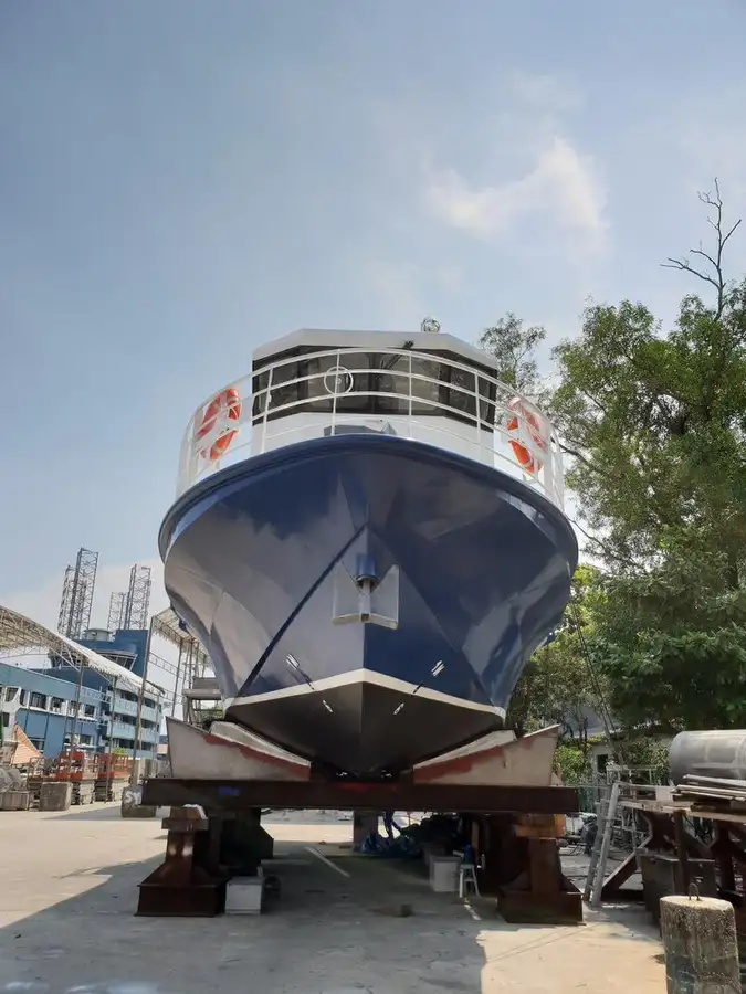 Kapal pelayaran untuk dijual