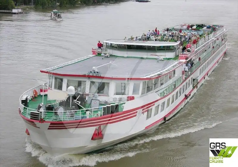 Kapal pelayaran untuk dijual