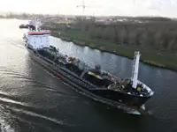 Oil/Chemical tanker untuk jualan