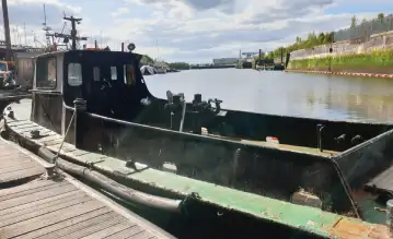 Kapal kerja untuk dijual