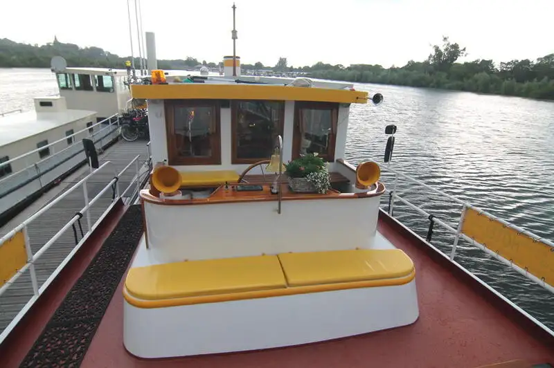 Kapal pelayaran untuk dijual