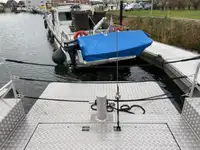Kapal penyelamat untuk dijual