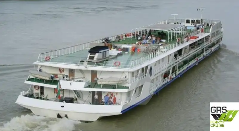 Kapal pelayaran untuk dijual