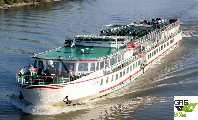Kapal pelayaran untuk dijual