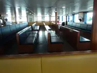 Kapal feri untuk jualan